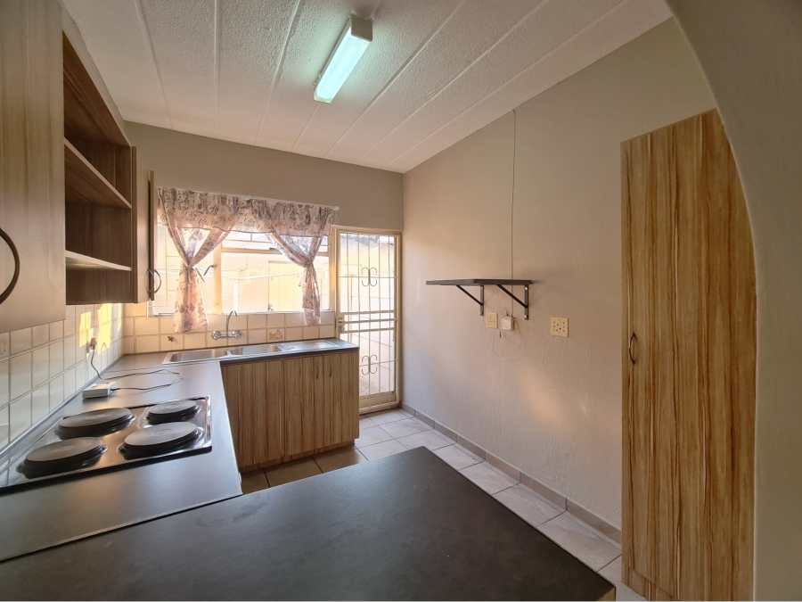 To Let 2 Bedroom Property for Rent in Ifafi North West